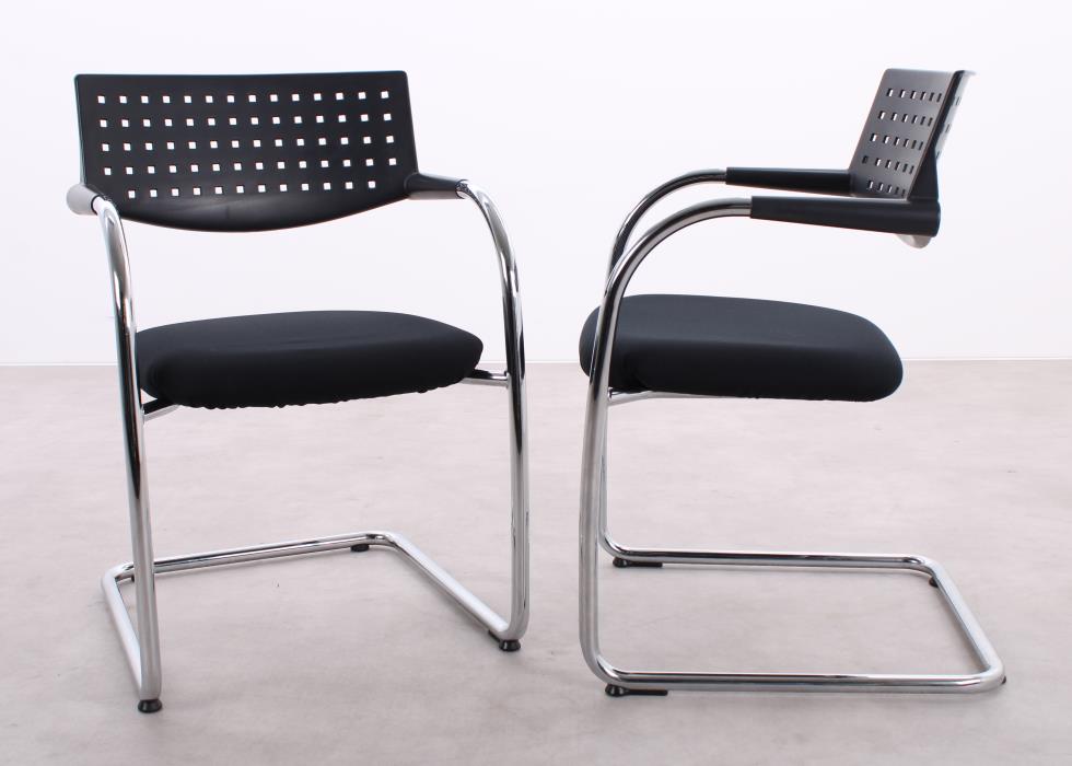 Gebrauchter Vitra Visavis Besucherstuhl Schwarz mit Kufengestell