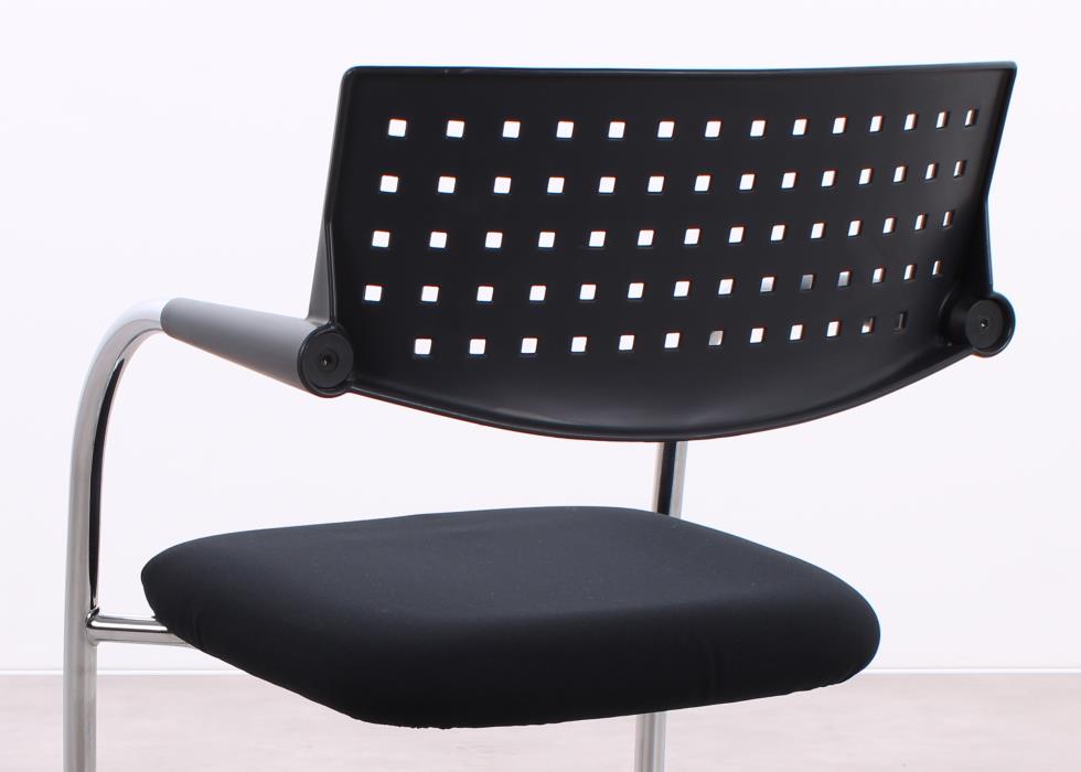 Gebrauchter Vitra Visavis Besucherstuhl Schwarz mit Kufengestell