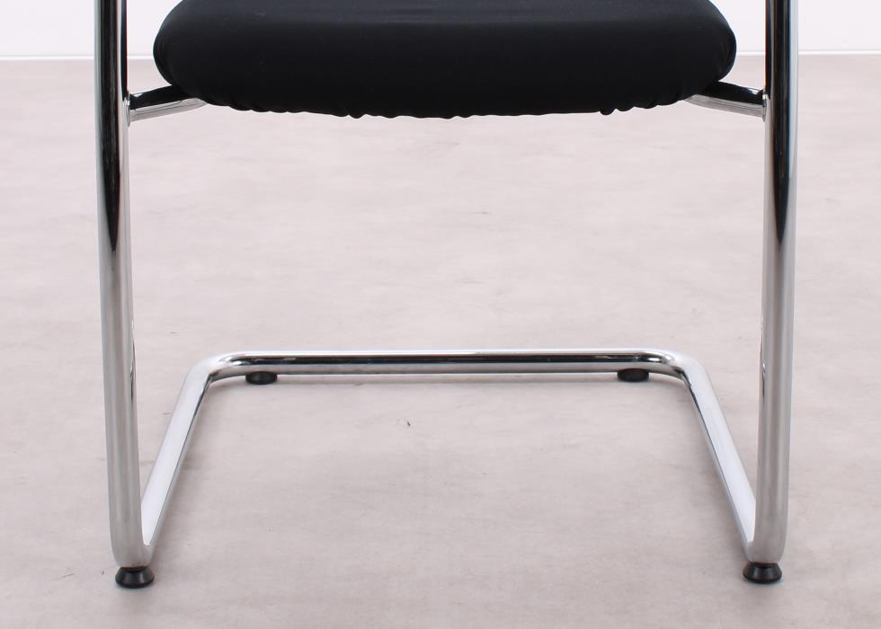 Gebrauchter Vitra Visavis Besucherstuhl Schwarz mit Kufengestell
