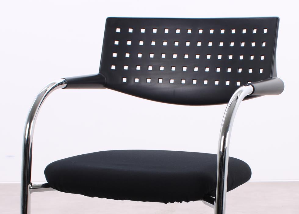 Gebrauchter Vitra Visavis Besucherstuhl Schwarz mit Kufengestell