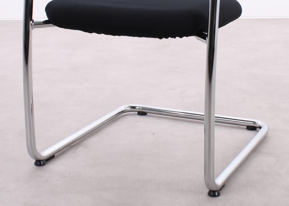 Gebrauchter Vitra Visavis Besucherstuhl Schwarz mit Kufengestell