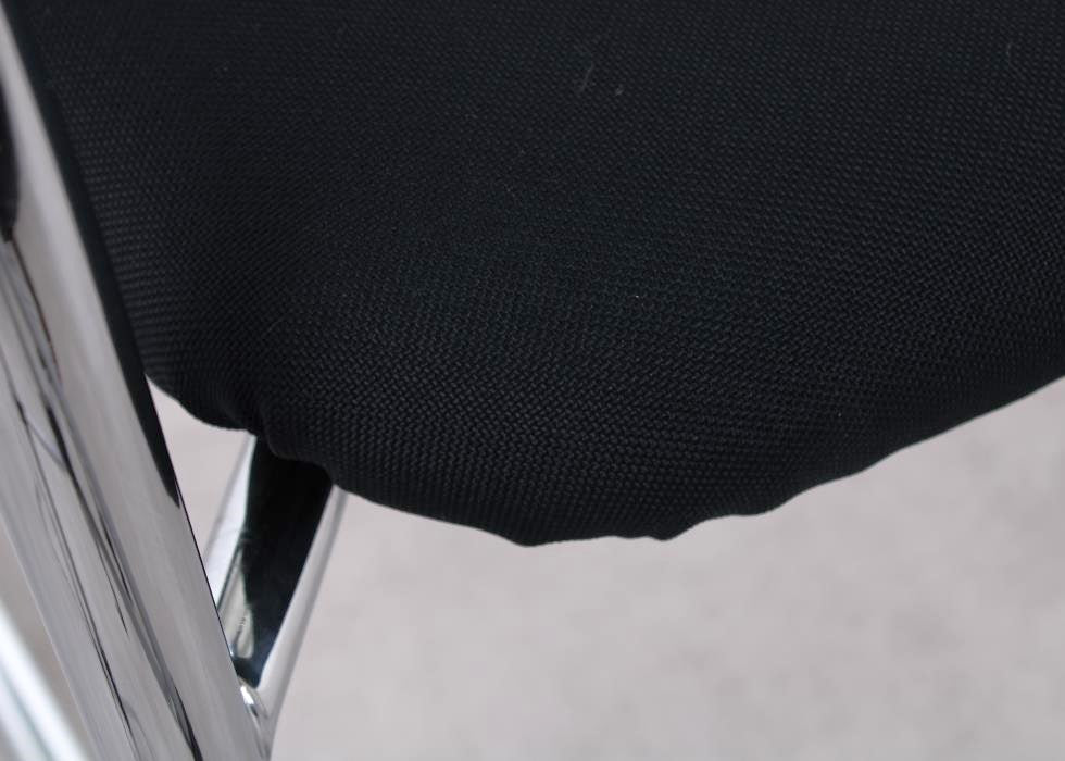Gebrauchter Vitra Visavis Besucherstuhl Schwarz mit Kufengestell