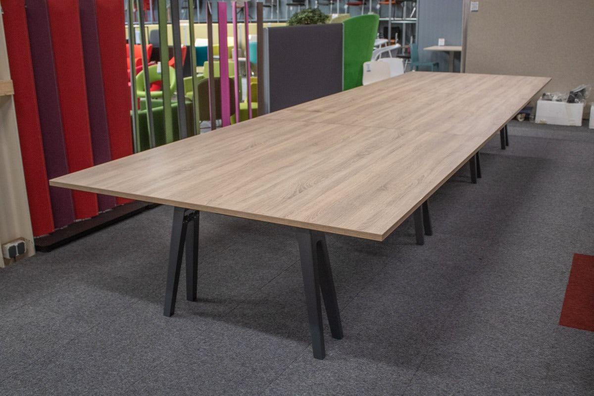 Gebrauchter Vitra Joyn 2 Platform Besprechungstisch in seitlicher Ansicht