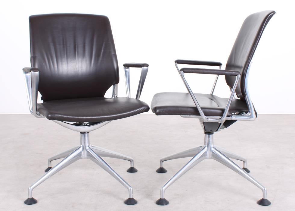 Gebrauchter Vitra Meda Chair Konferenzstuhl mit braunem Naturleder