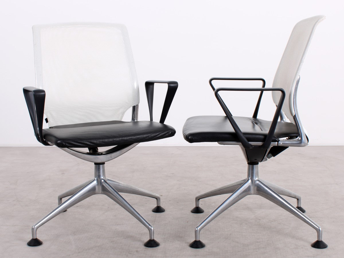 Gebrauchter Vitra Meda Chair Konferenzstuhl mit schwarzem Leder und weißem Netweave Rücken
