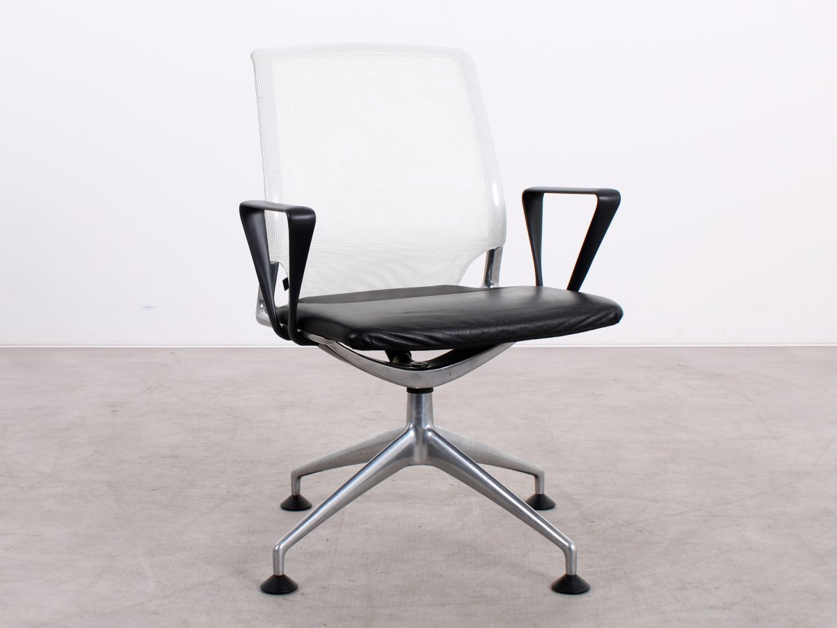 Gebrauchter Vitra Meda Chair Konferenzstuhl mit schwarzem Leder und weißem Netweave Rücken