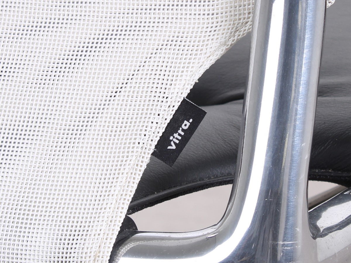 Gebrauchter Vitra Meda Chair Konferenzstuhl mit schwarzem Leder und weißem Netweave Rücken