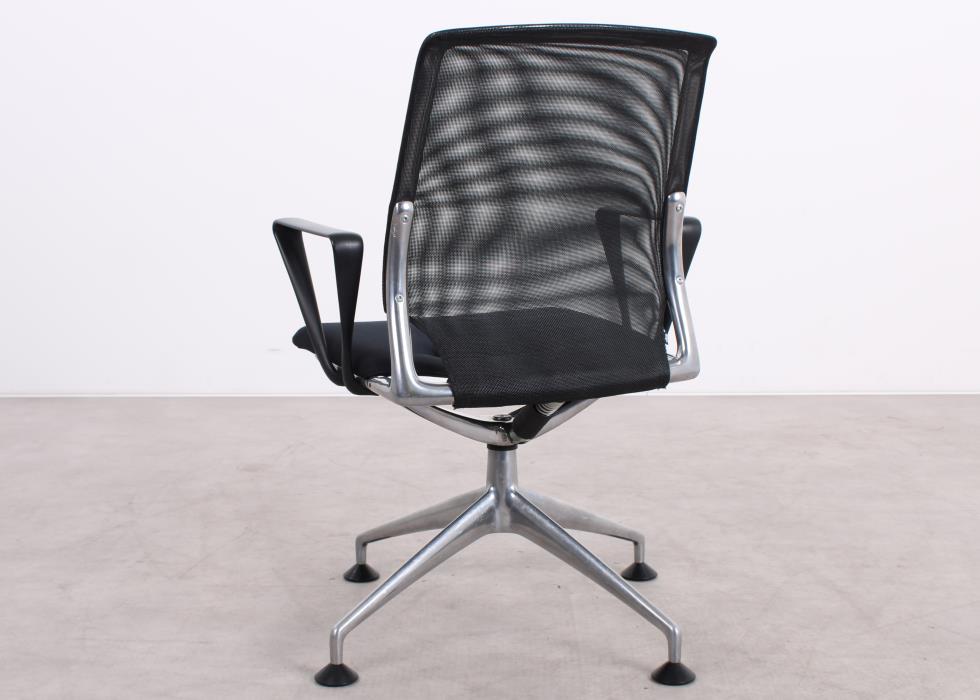 Gebrauchter Vitra Meda Chair Konferenzstuhl mit schwarzem Stoff und Netweave Rücken