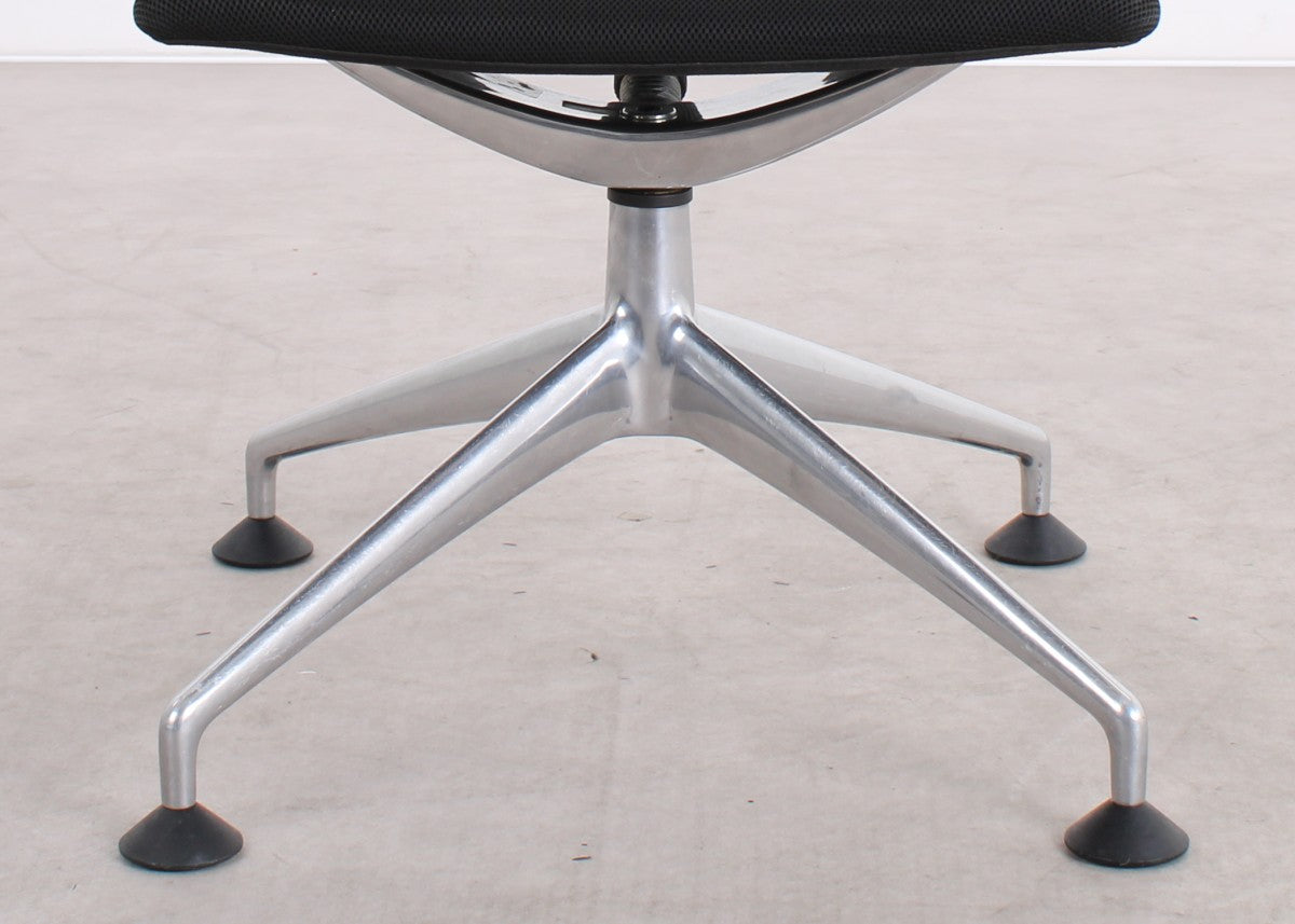 Gebrauchter Vitra Meda Chair Konferenzstuhl in Schwarz