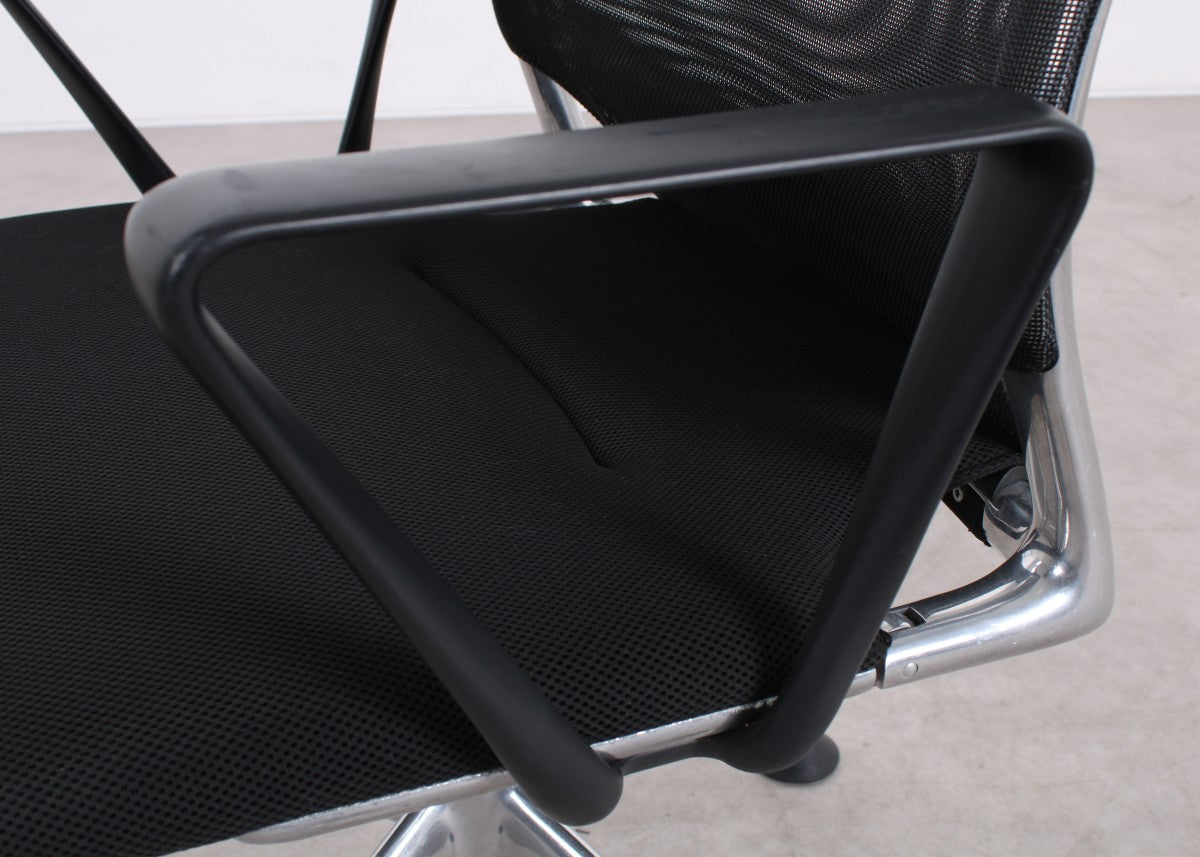 Gebrauchter Vitra Meda Chair Konferenzstuhl in Schwarz