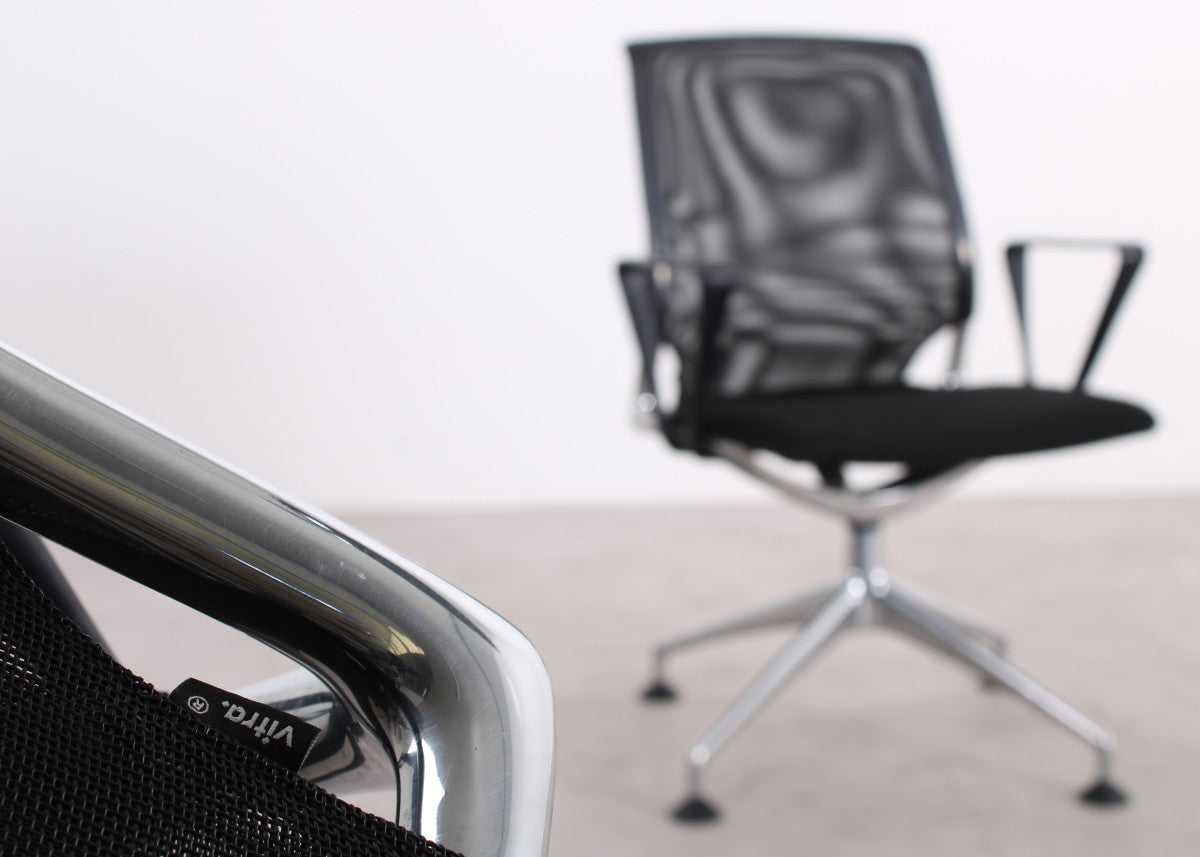 Gebrauchter Vitra Meda Chair Konferenzstuhl in Schwarz