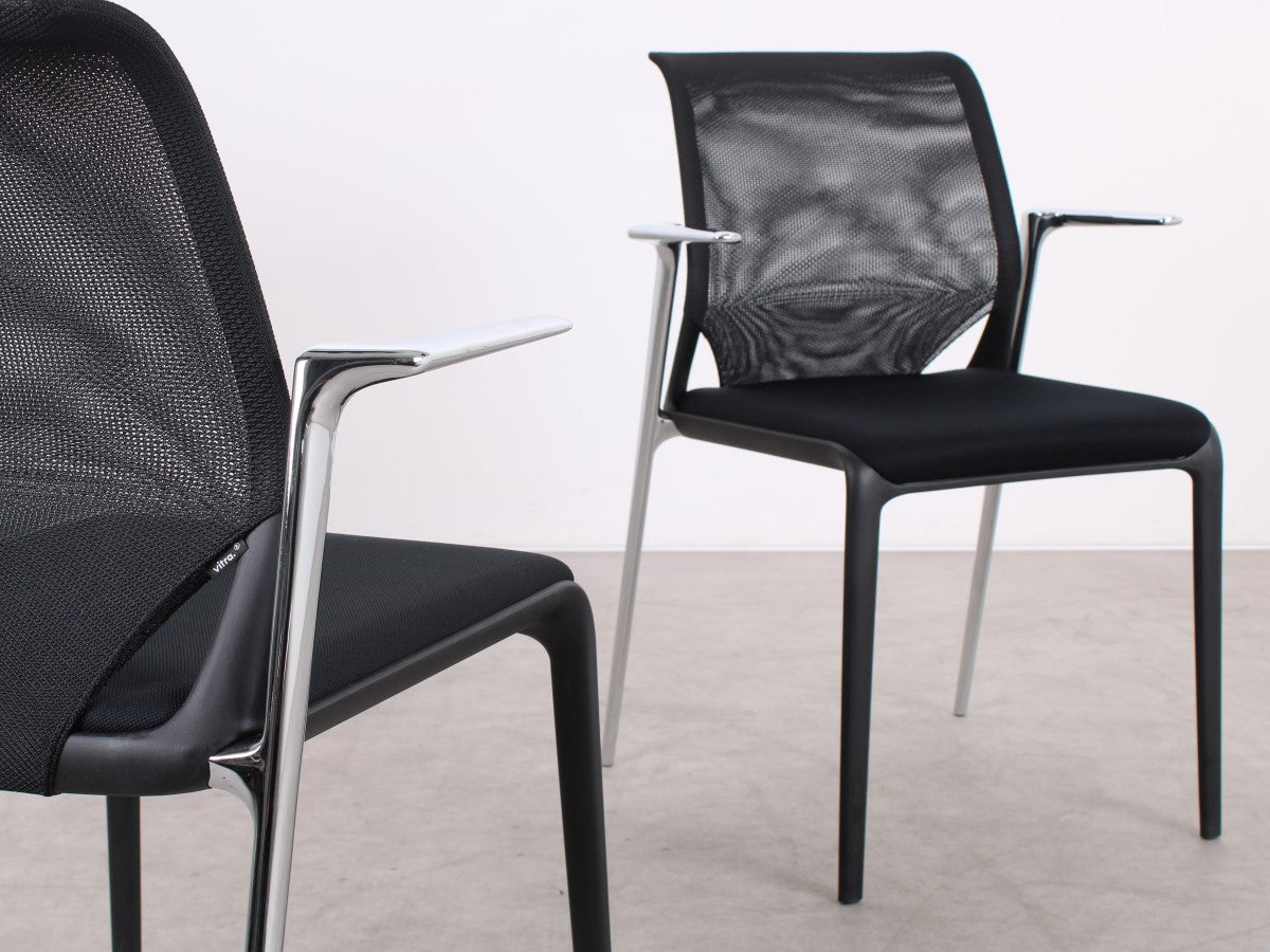 Gebrauchter Vitra MedaSlim Konferenzstuhl in Schwarz als Setansicht
