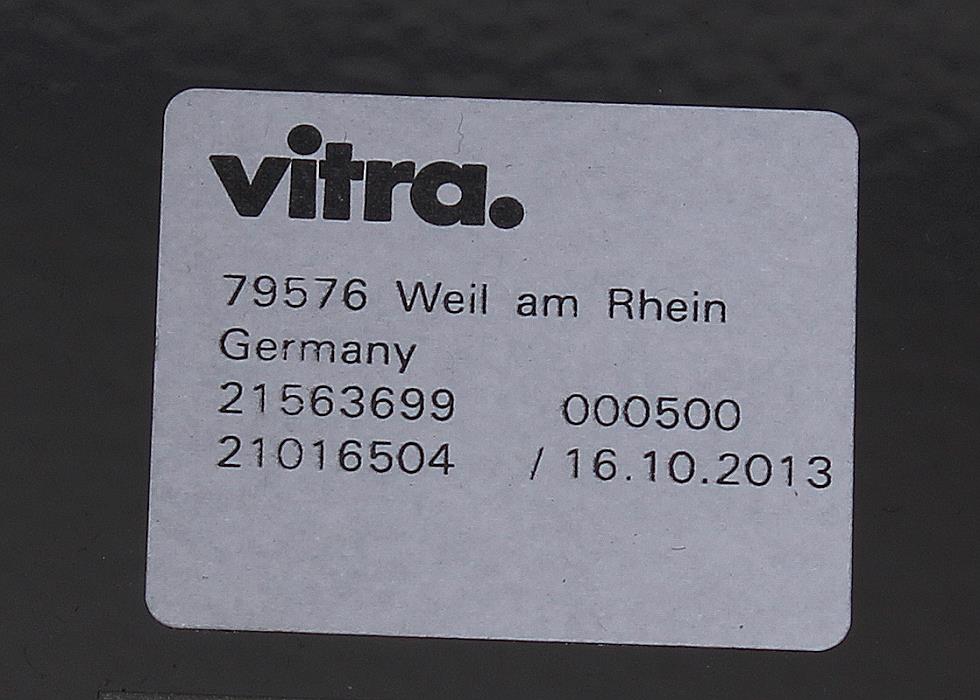 Gebrauchter Vitra Metal Side Table als stilvoller Ablagetisch in Braun