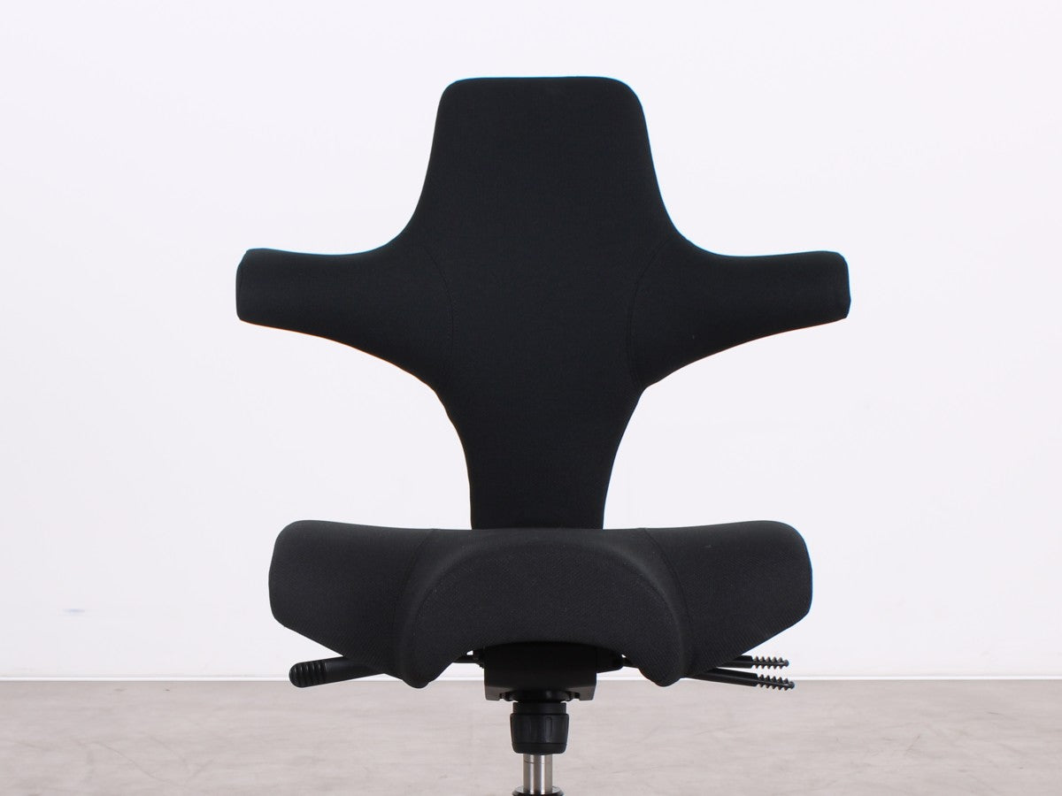 HAG Capisco Puls 8106 ergonomischer Bürostuhl in Schwarz, refurbished durch R&M