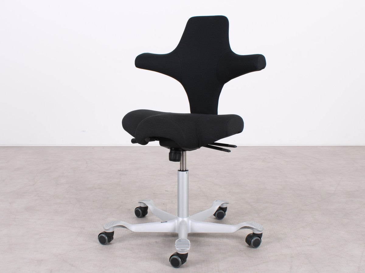 HAG Capisco Puls 8106 ergonomischer Bürostuhl in Schwarz, refurbished durch R&M