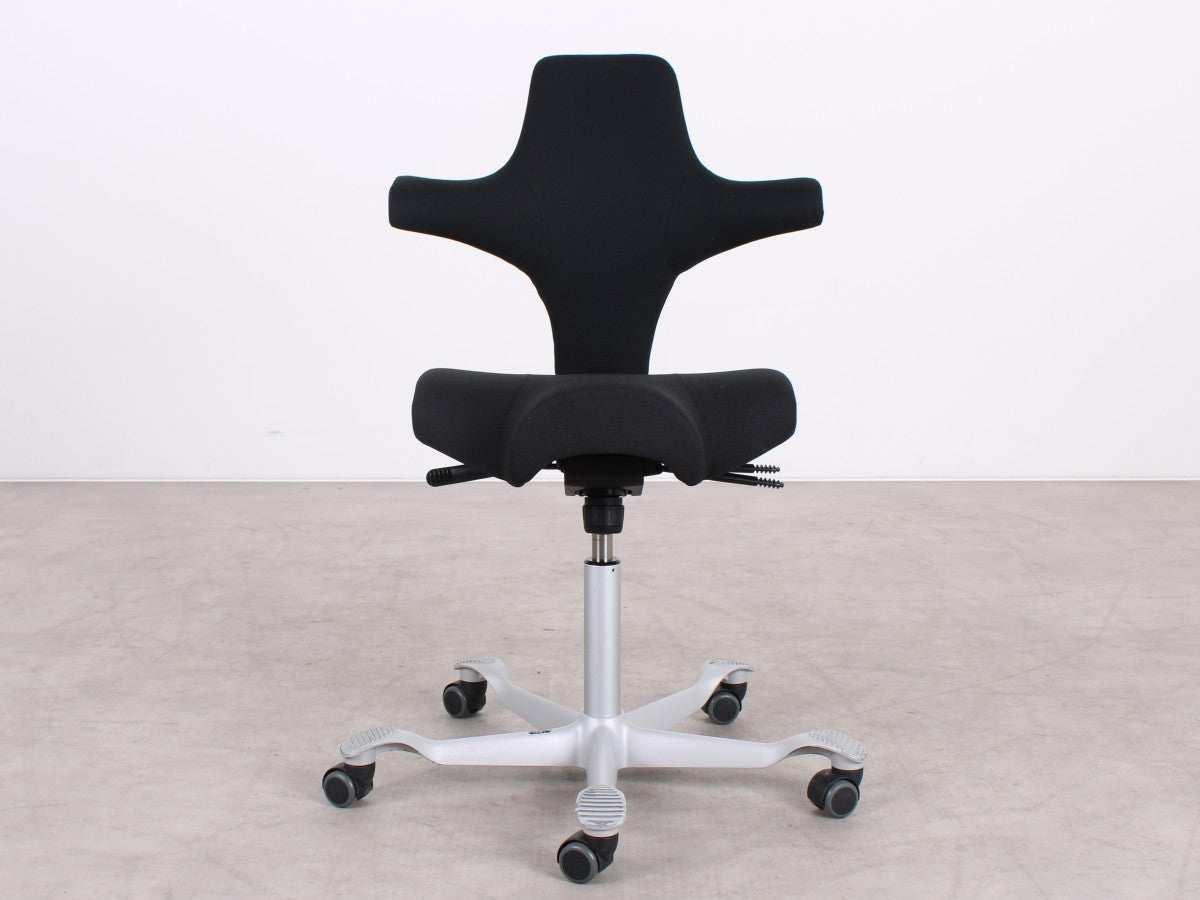 HAG Capisco Puls 8106 ergonomischer Bürostuhl in Schwarz, refurbished durch R&M