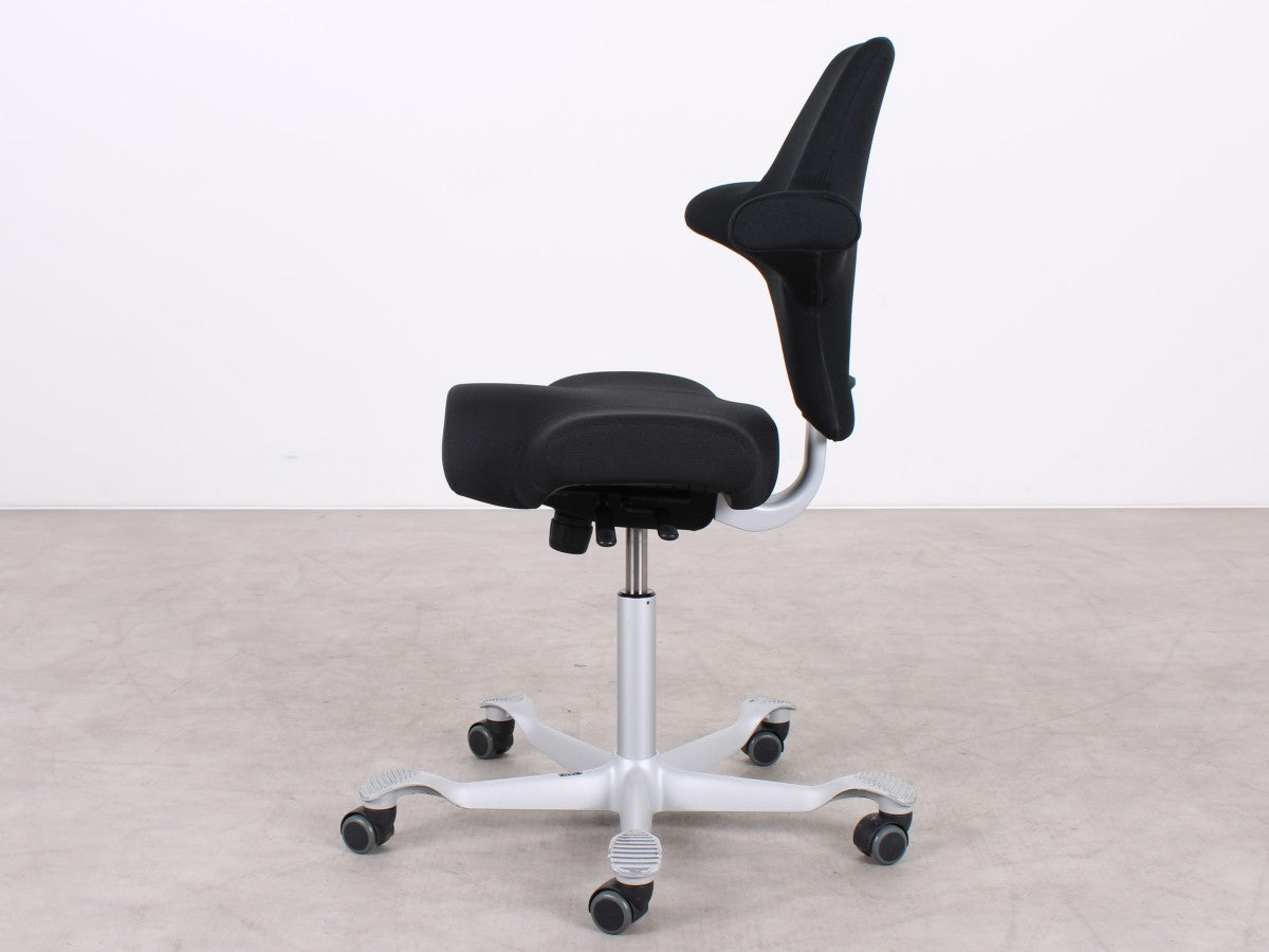 HAG Capisco Puls 8106 ergonomischer Bürostuhl in Schwarz, refurbished durch R&M