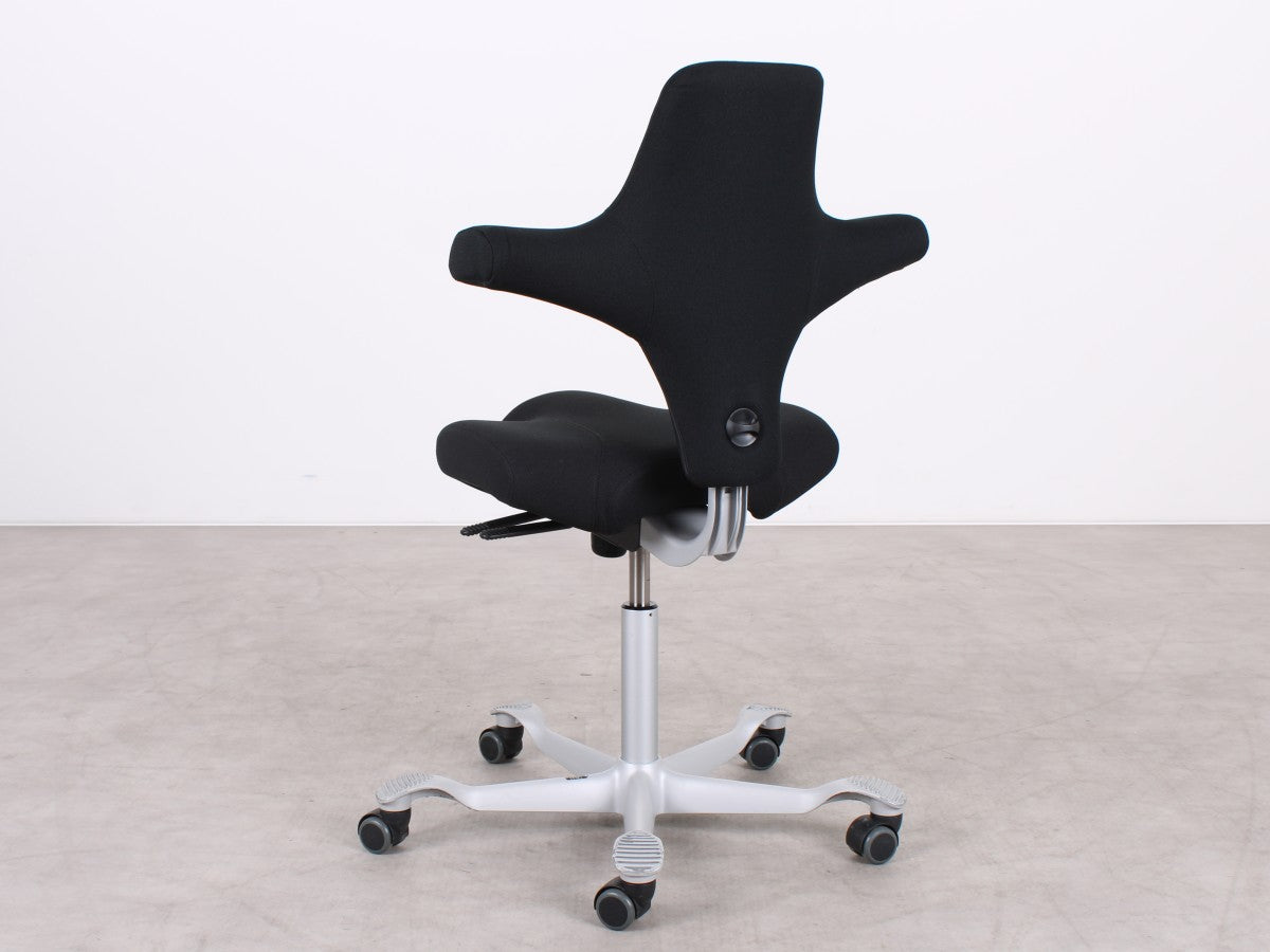 HAG Capisco Puls 8106 ergonomischer Bürostuhl in Schwarz, refurbished durch R&M