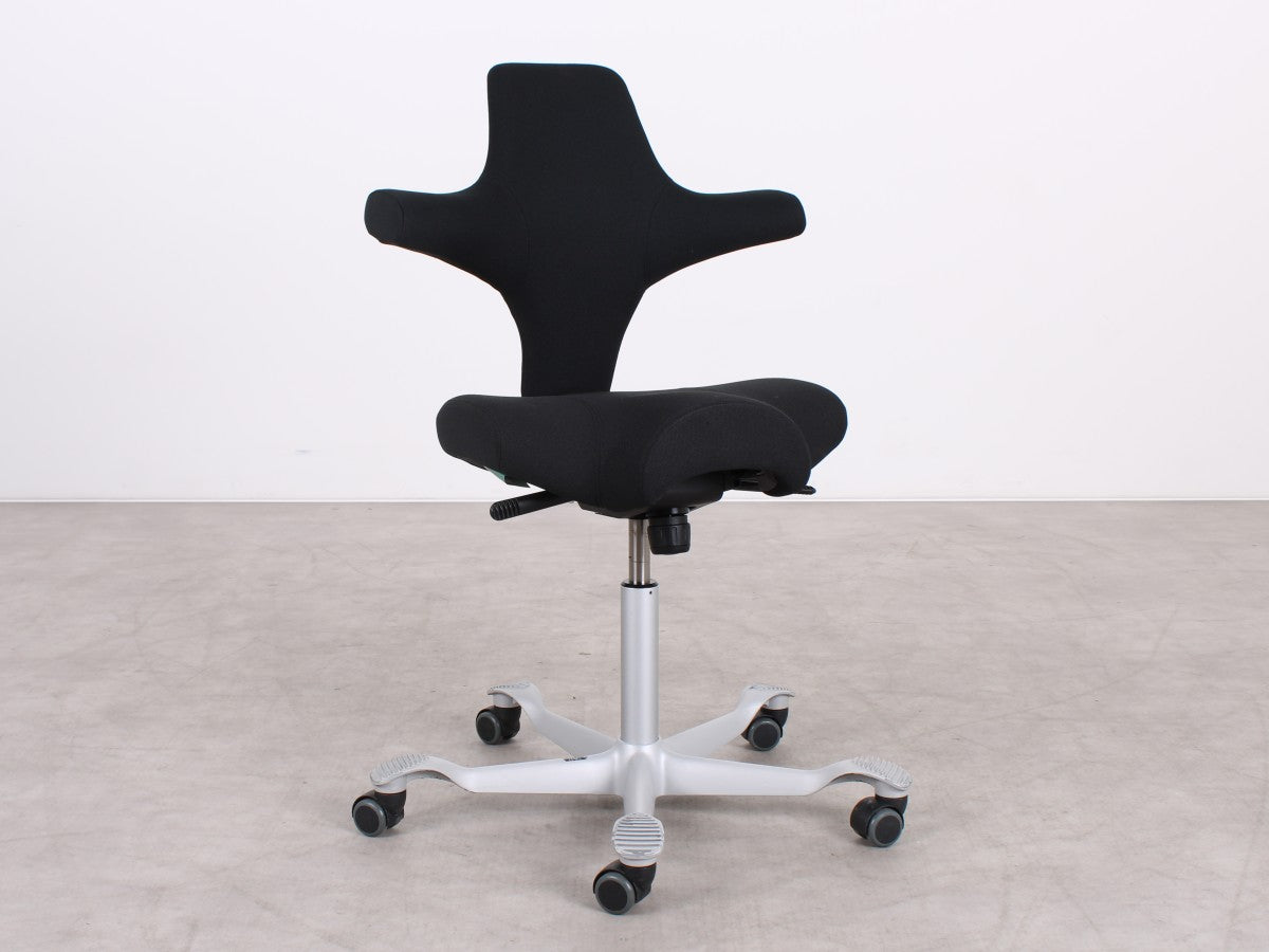 HAG Capisco Puls 8106 ergonomischer Bürostuhl in Schwarz, refurbished durch R&M