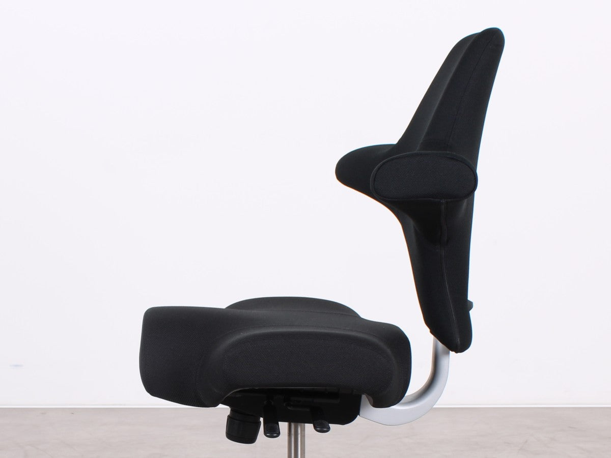 HAG Capisco Puls 8106 ergonomischer Bürostuhl in Schwarz, refurbished durch R&M