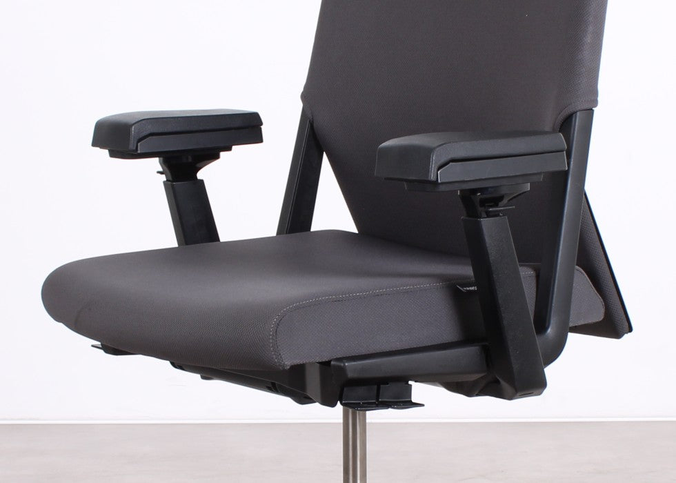 Haworth Comforto 5975 ergonomischer Bürostuhl in Dunkelgrau, refurbished durch R&M