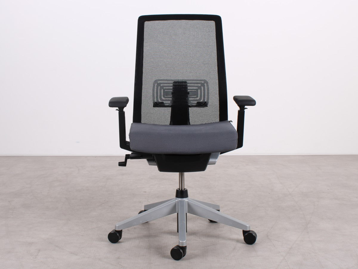 Haworth Comforto Very 6265 ergonomischer Bürostuhl von vorne