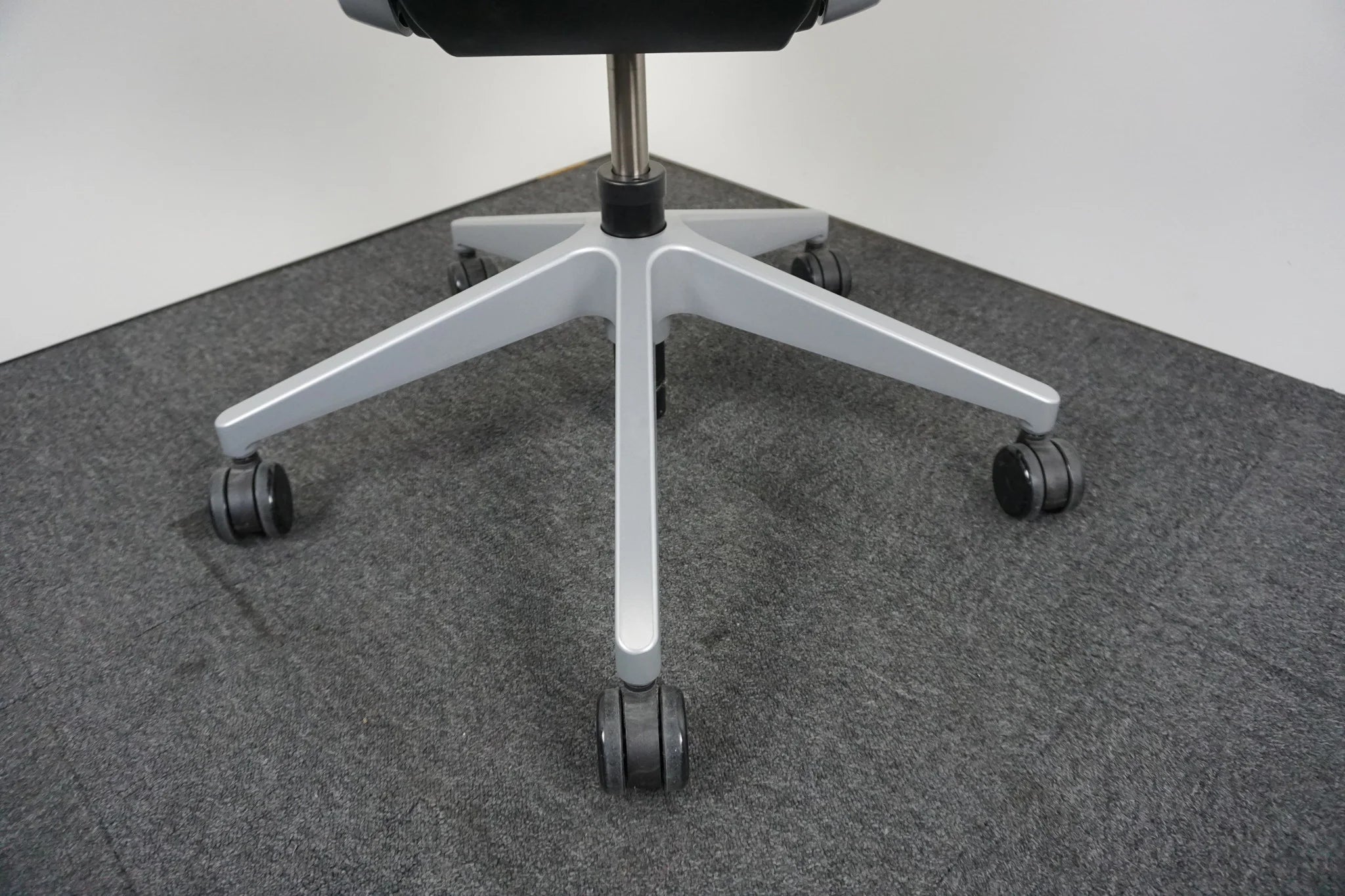 Haworth Comforto Zody Bürostuhl Fußdrehkreuz