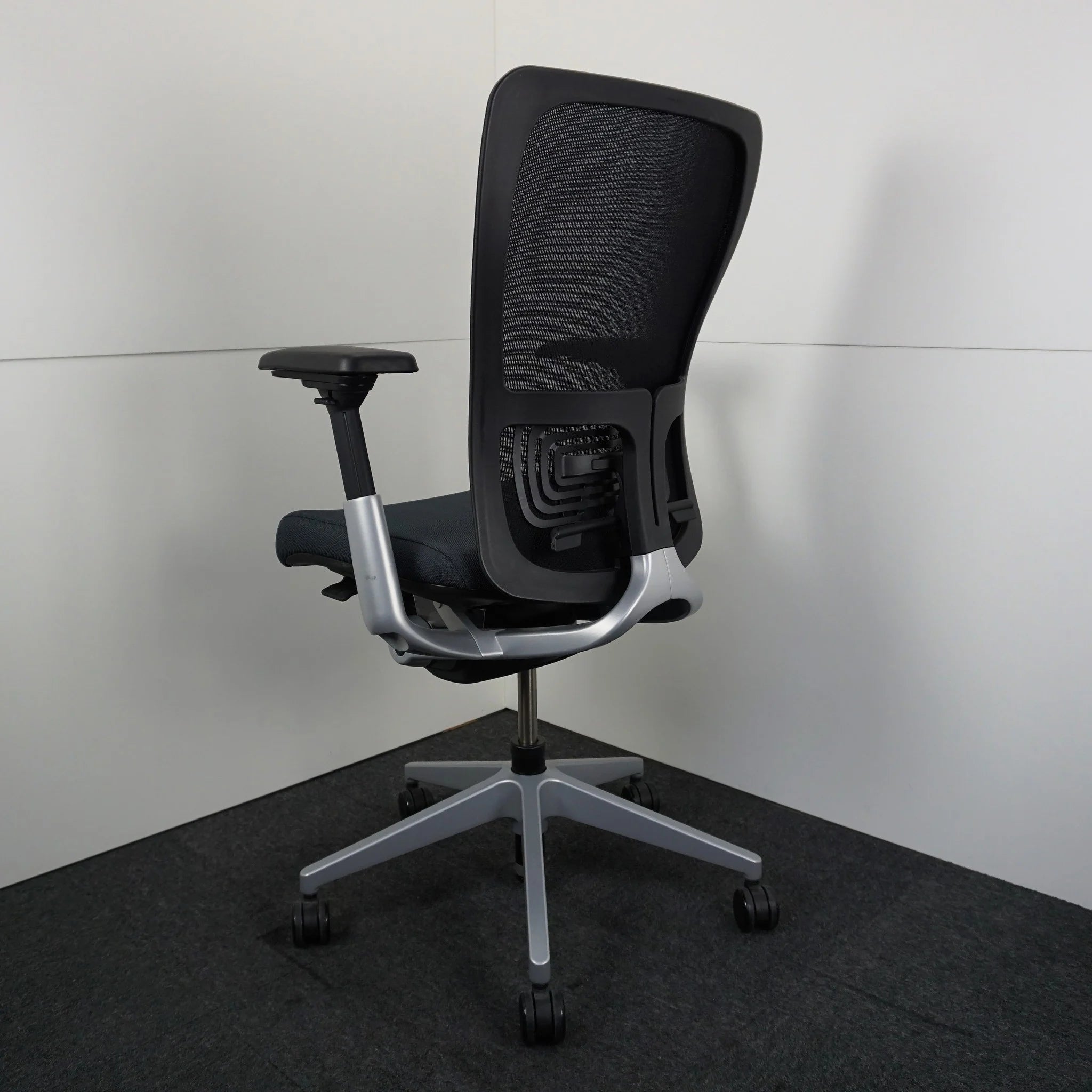 Haworth Comforto Zody Bürostuhl Dunkelgrau Rückenansicht