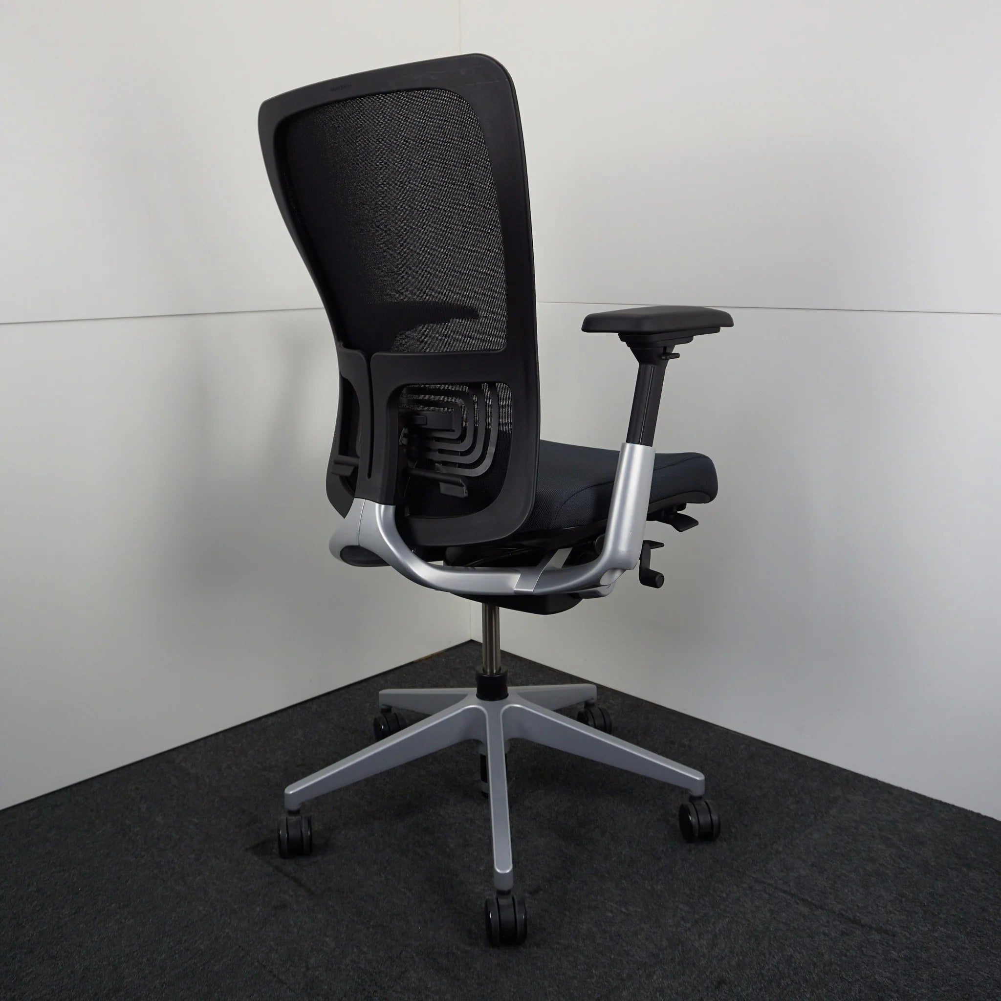 Haworth Comforto Zody Bürostuhl Dunkelgrau Rückenansicht