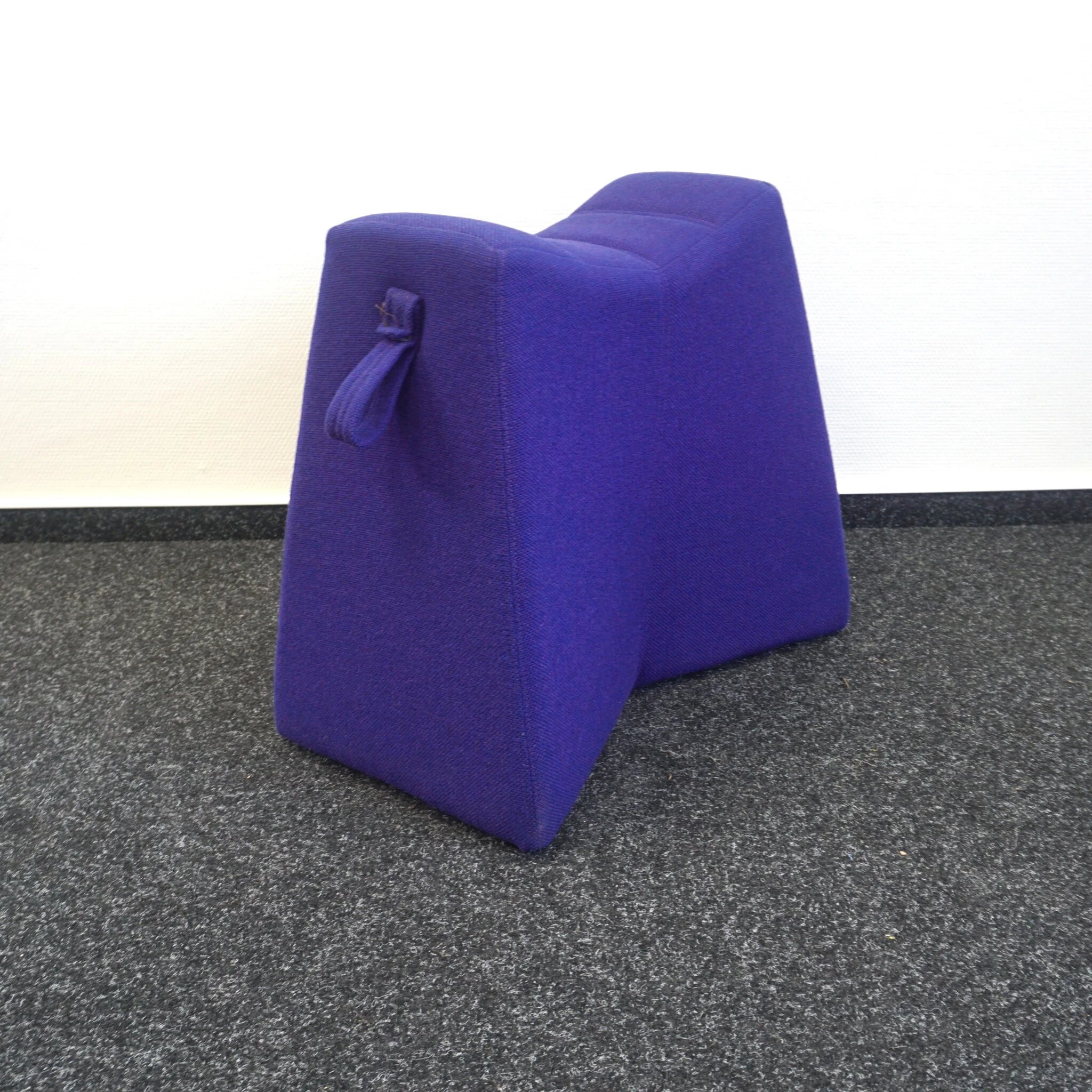 Naughtone Pinch Design Hocker