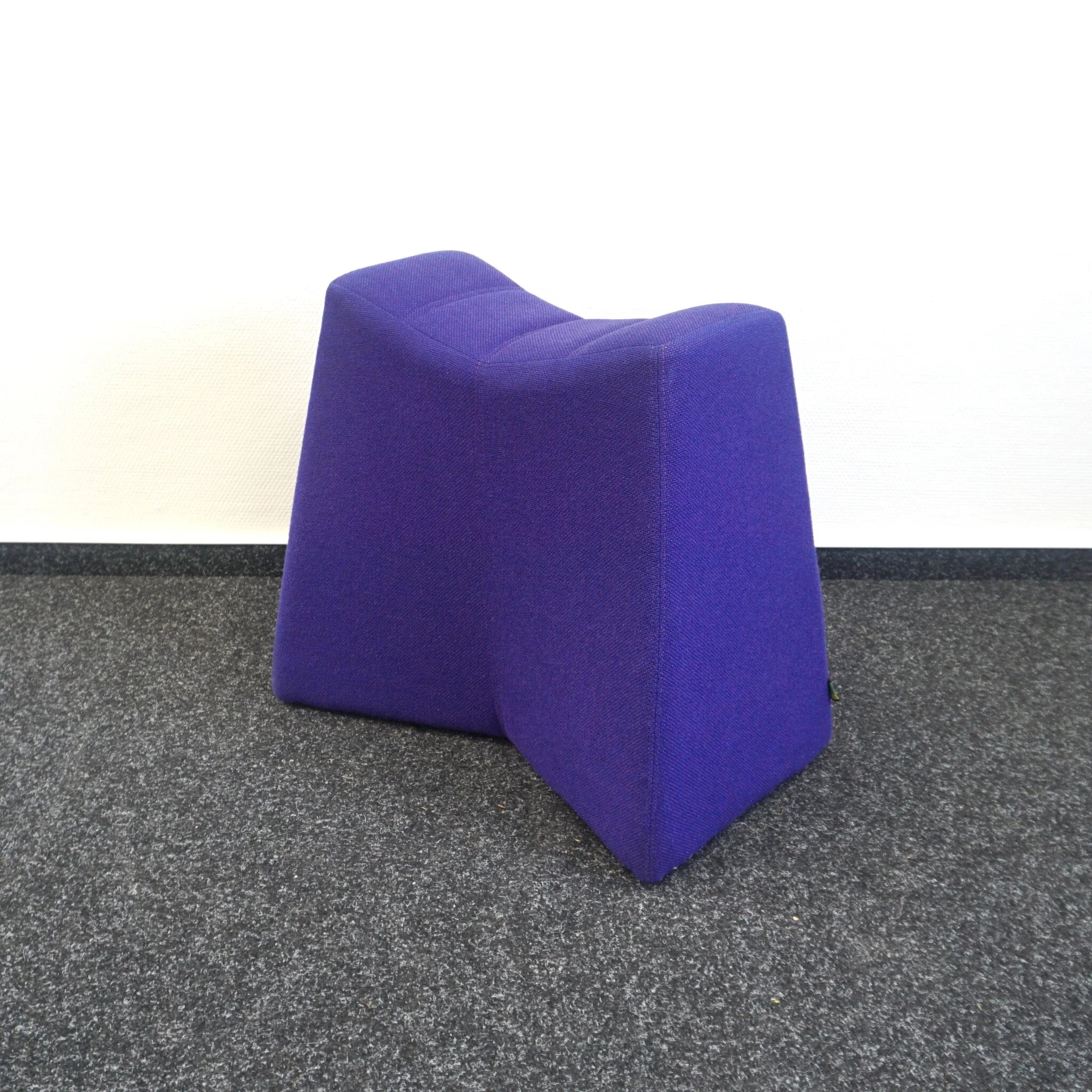 Naughtone Pinch Design Hocker