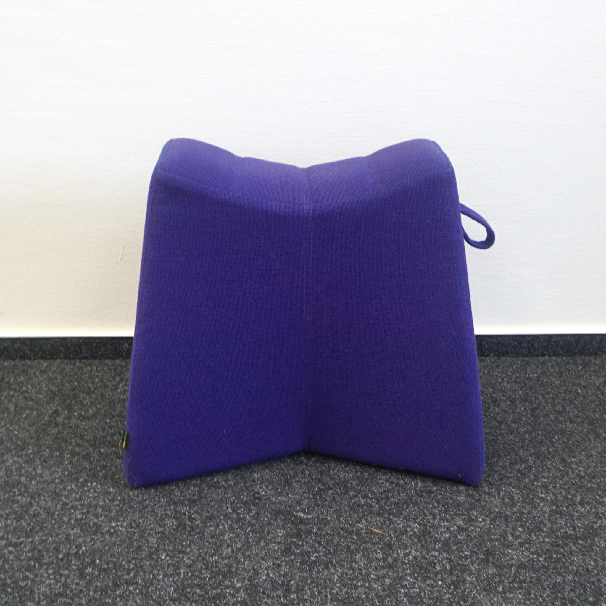 Naughtone Pinch Design Hocker