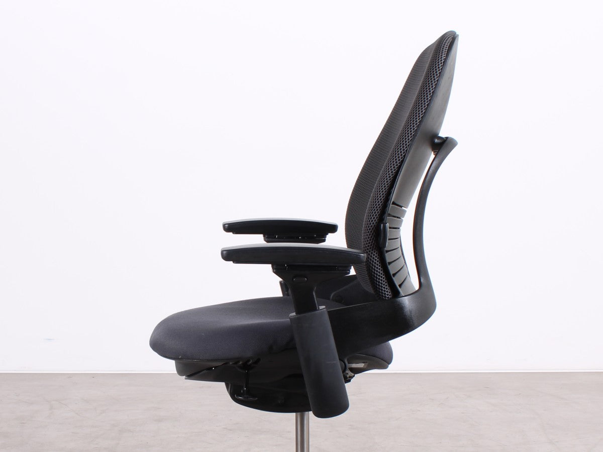 Steelcase Leap V2 Bürodrehstuhl in Schwarz, refurbished durch R&M