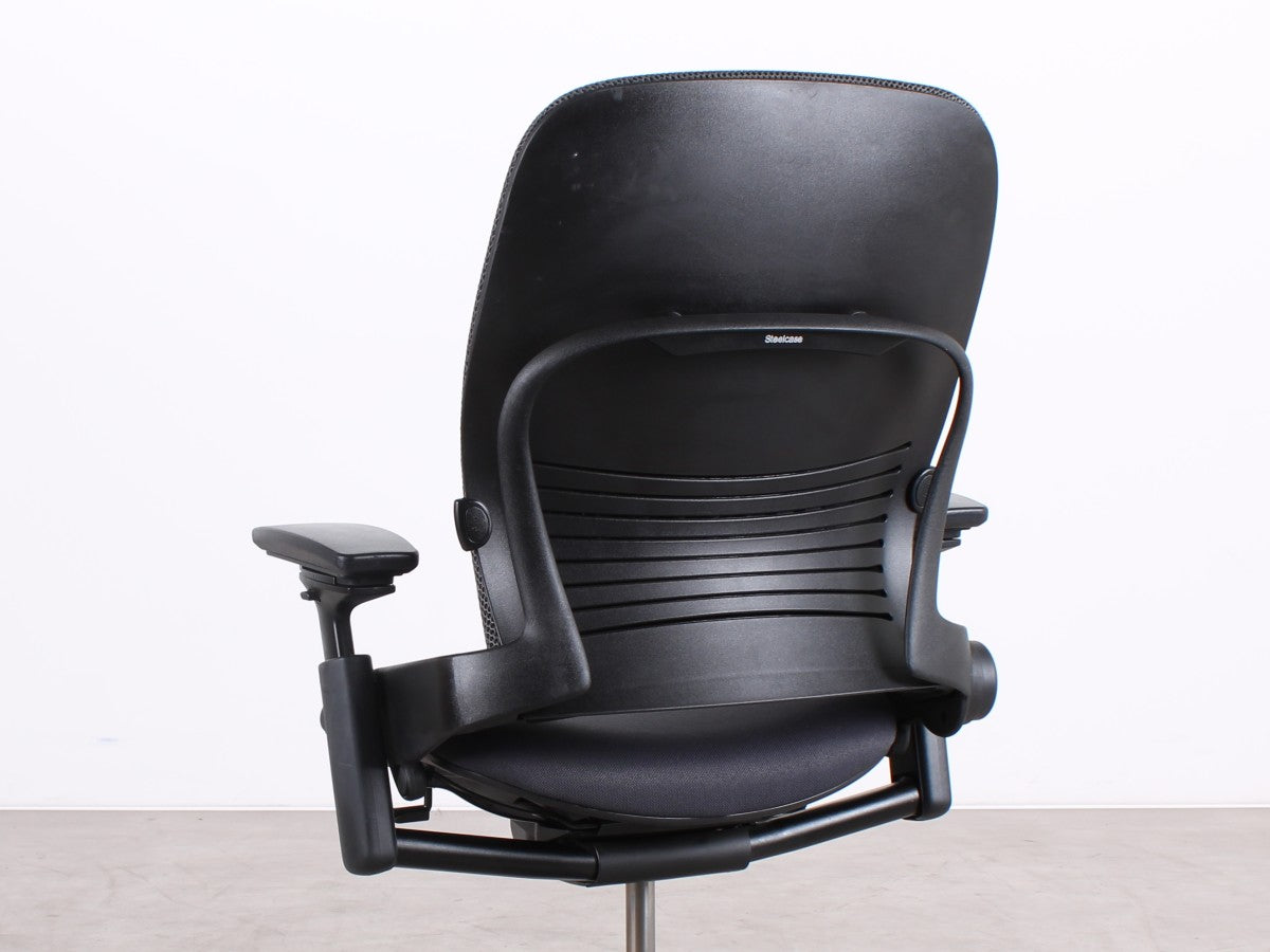 Steelcase Leap V2 Bürodrehstuhl in Schwarz, refurbished durch R&M