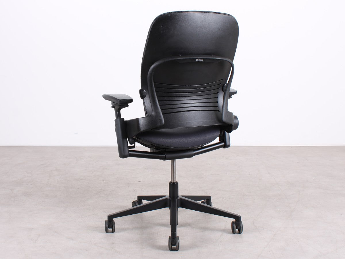 Steelcase Leap V2 Bürodrehstuhl in Schwarz, refurbished durch R&M