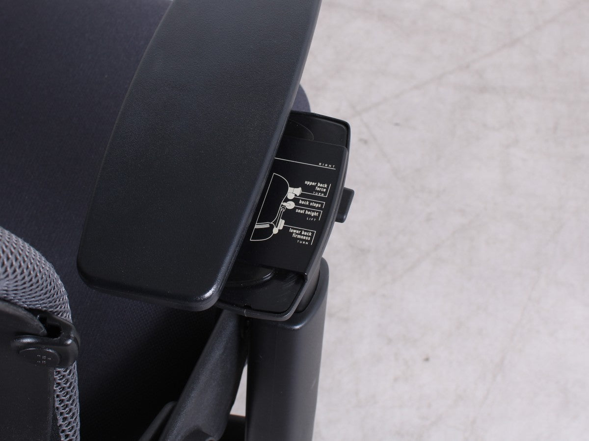 Steelcase Leap V2 Bürodrehstuhl in Schwarz, refurbished durch R&M