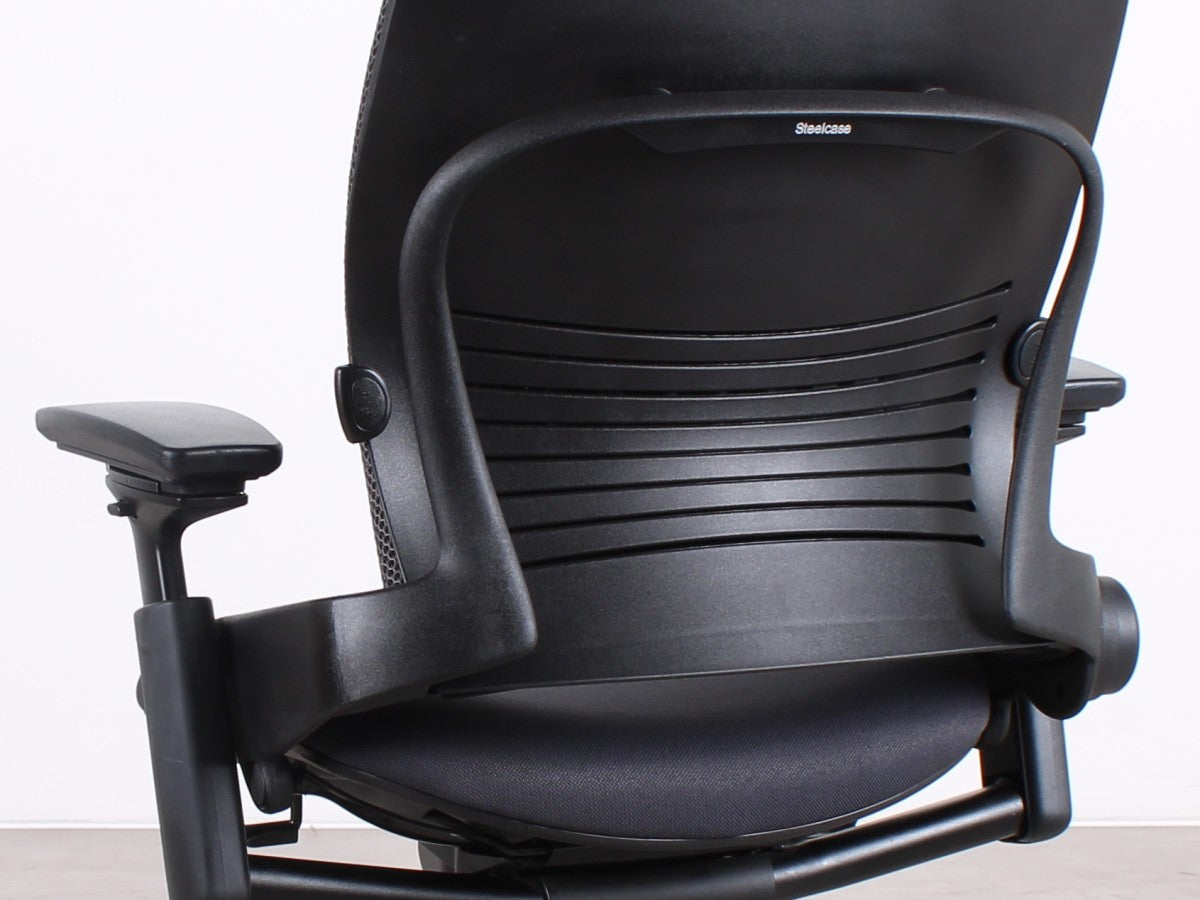 Steelcase Leap V2 Bürodrehstuhl in Schwarz, refurbished durch R&M