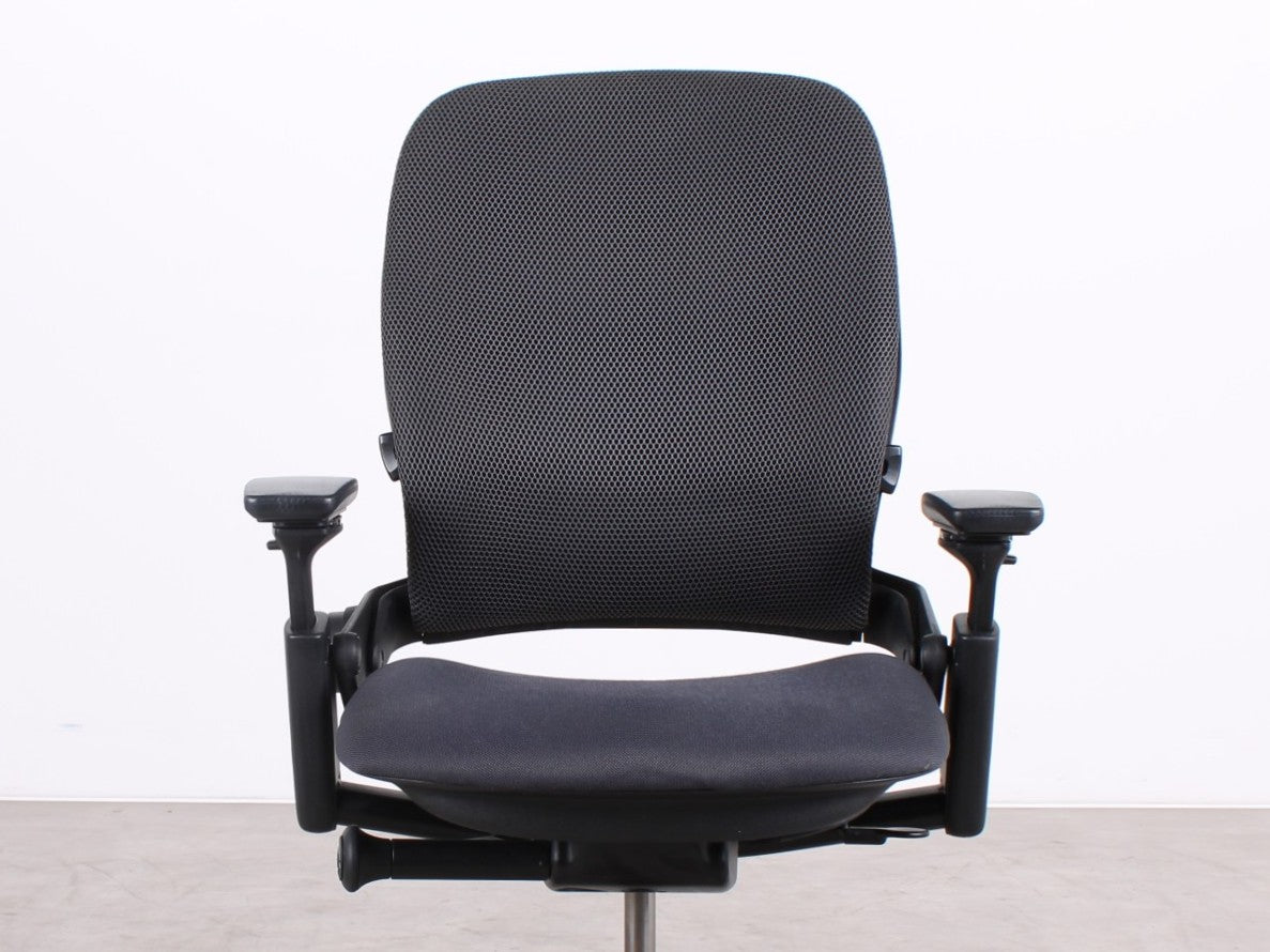 Steelcase Leap V2 Bürodrehstuhl in Schwarz, refurbished durch R&M