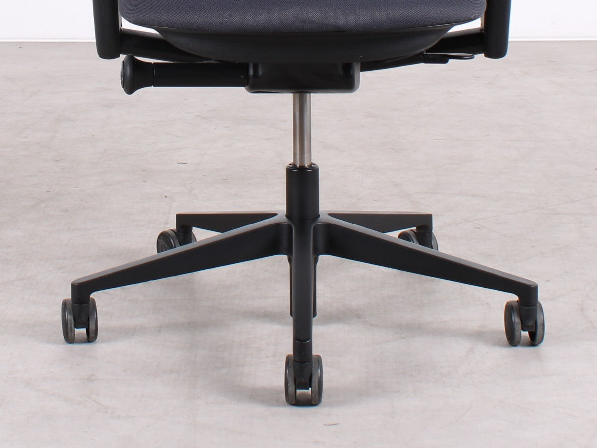 Steelcase Leap V2 Bürodrehstuhl in Schwarz, refurbished durch R&M