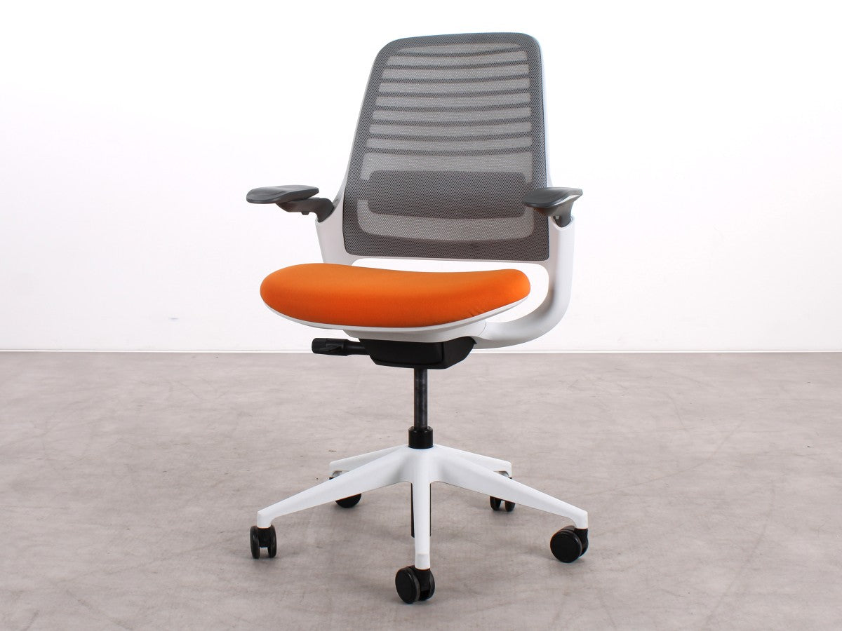 Steelcase Series 1 ergonomischer Bürostuhl in Orange, refurbished durch R&M