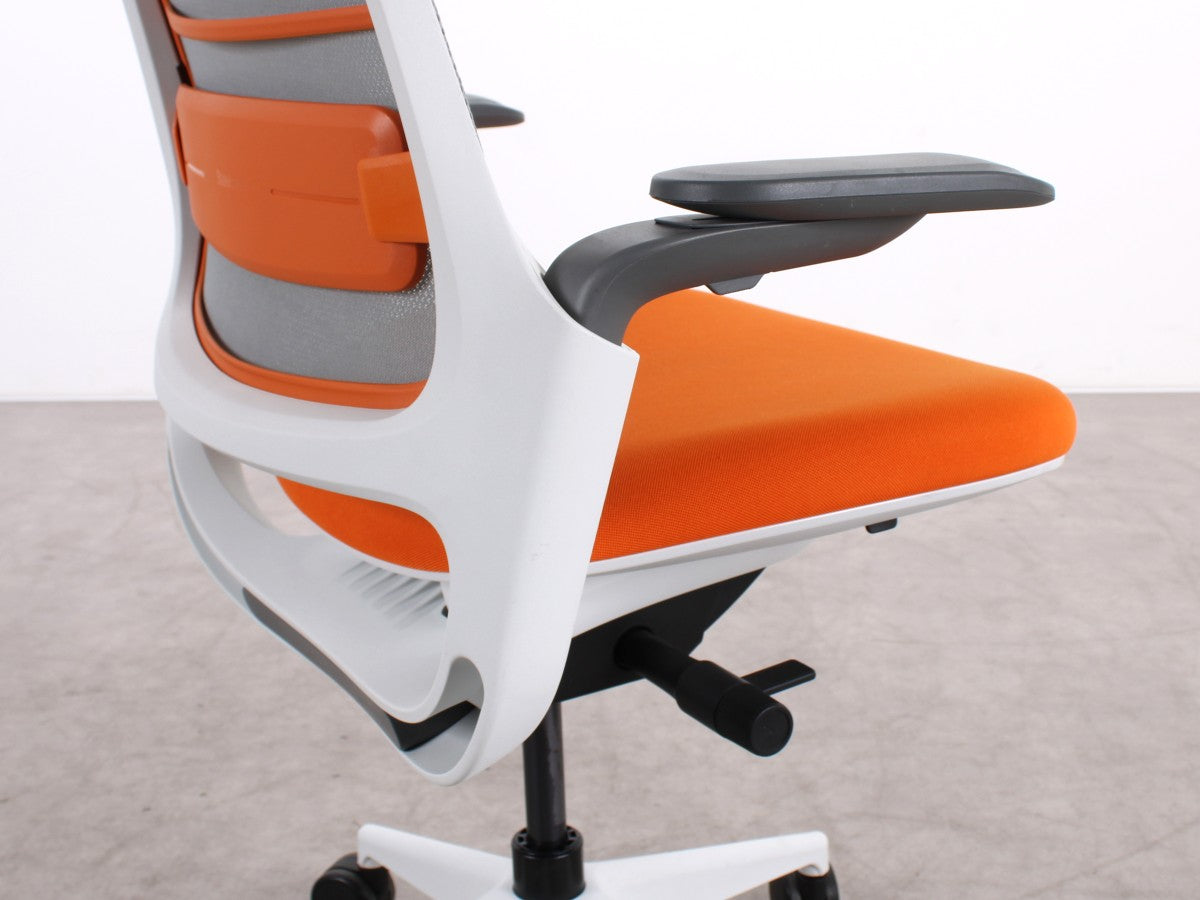 Steelcase Series 1 ergonomischer Bürostuhl in Orange, refurbished durch R&M