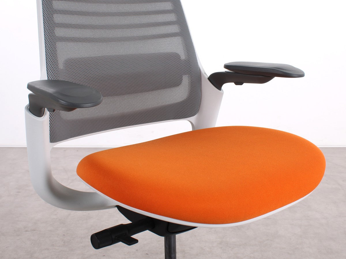 Steelcase Series 1 ergonomischer Bürostuhl in Orange, refurbished durch R&M