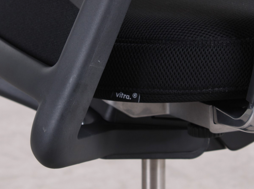 Vitra ID Mesh ergonomischer Bürostuhl in Schwarz, refurbished durch R&M