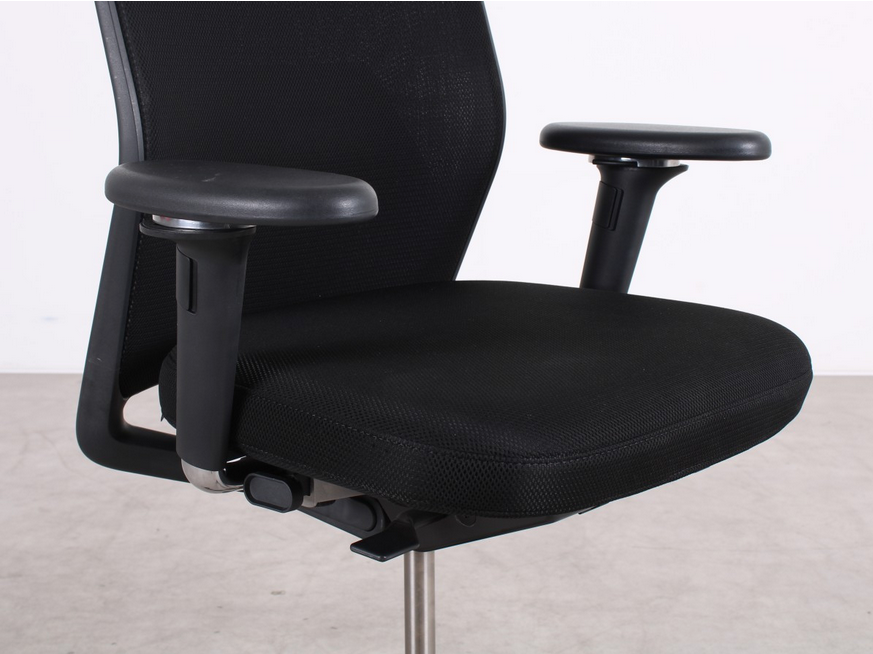 Vitra ID Mesh ergonomischer Bürostuhl in Schwarz, refurbished durch R&M