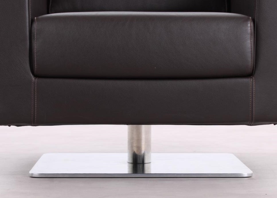 Detailaufnahme des Untergestells und der Sitzbasis beim Vitra Park Swivel Ledersessel