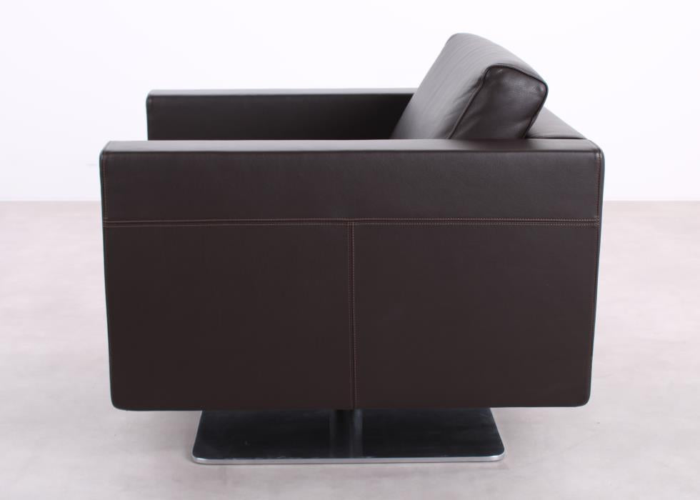 Detailaufnahme des drehbaren Untergestells beim Vitra Park Swivel Sessel