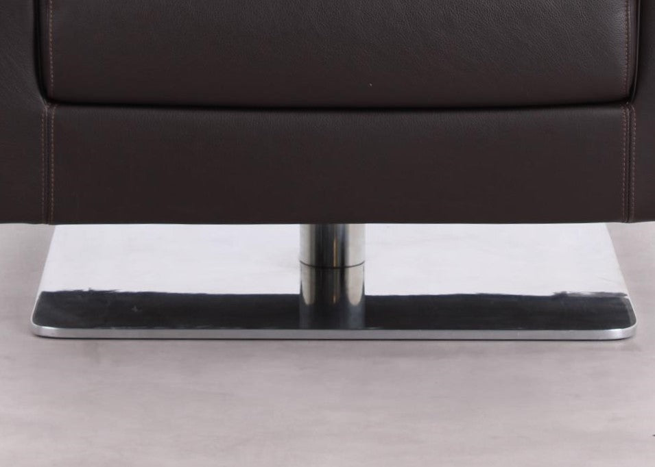 Detailaufnahme des drehbaren Metallgestells beim Vitra Park Swivel Sessel