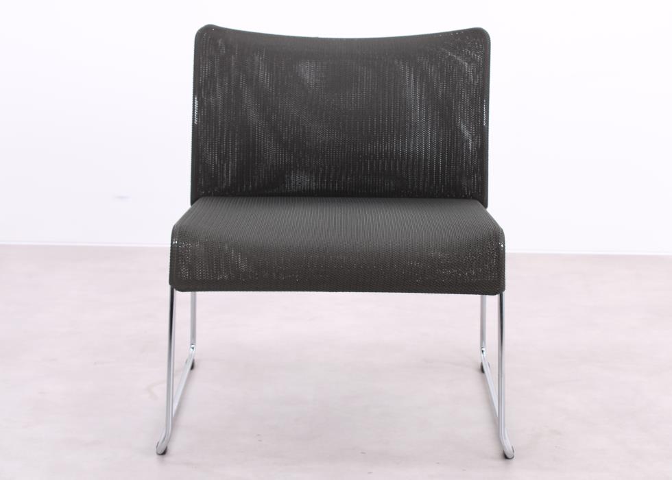 Grauer Vitra Soft Sim Design-Sessel in frontaler Ansicht