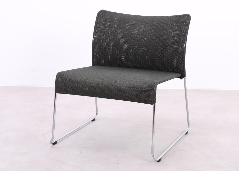 Vitra Soft Sim Sessel in Grau von vorne rechts fotografiert
