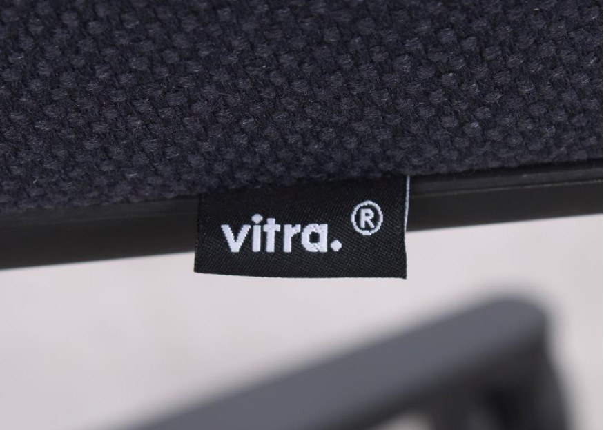 Vitra Softshell Chair in Blau mit schwarzem Gestell und Rollen